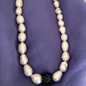 Baroque pearl necklace.